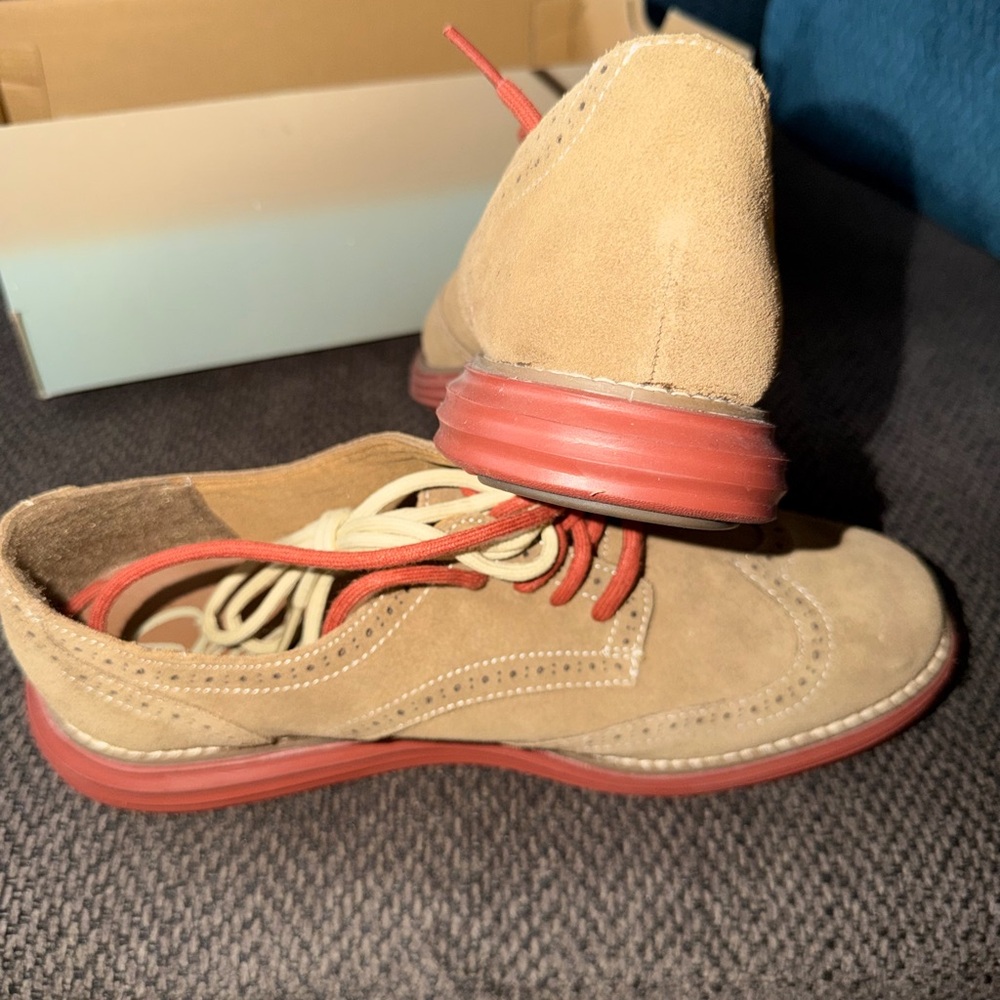 Skechers Tan Suede Oxfords women size 10 - Picture 2 of 5